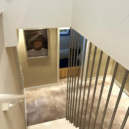 Iderhoff Lounge 01 *